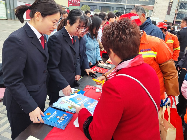 憲法宣傳周｜精彩“憲”場，財務咨詢中的普法實踐