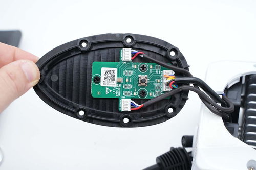 新能源汽車充電設備設計典范 吉利2kW便攜式直流充電機拆解